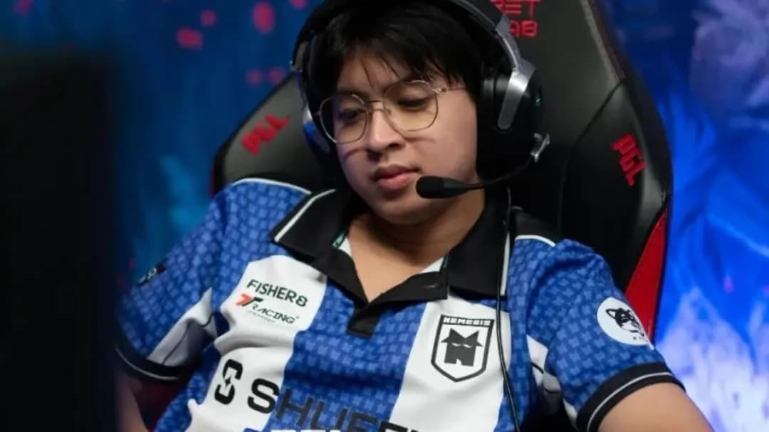 Dota 2职业选手23savage在突袭中向警方展示技能